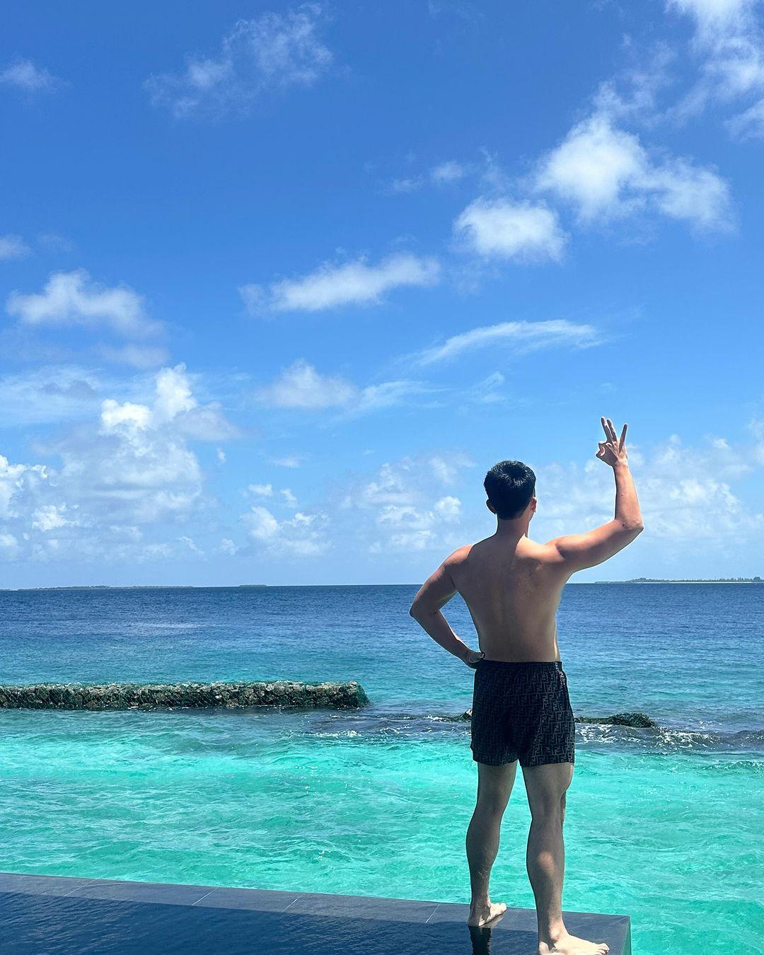 伍富橋與老婆去完新加坡再遊馬爾代夫。