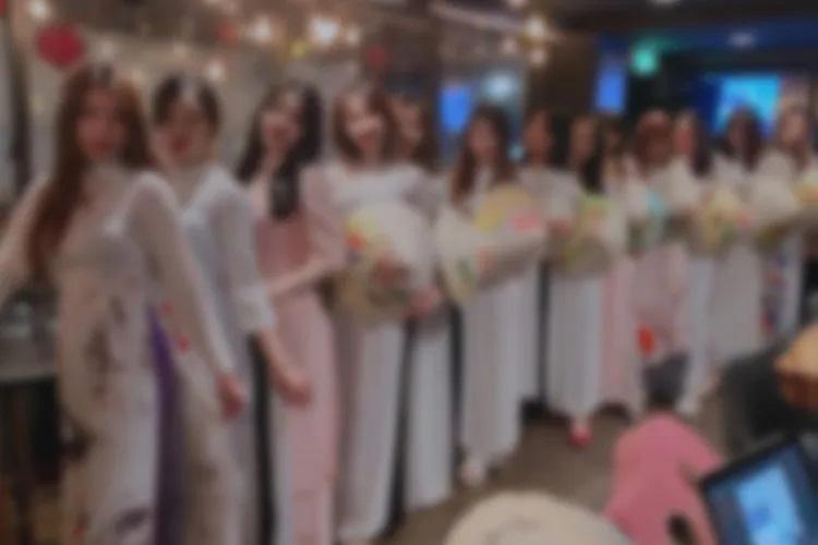 有關的酒吧安排店員穿上越南的民族服飾奧黛接待客人。(網上圖片)