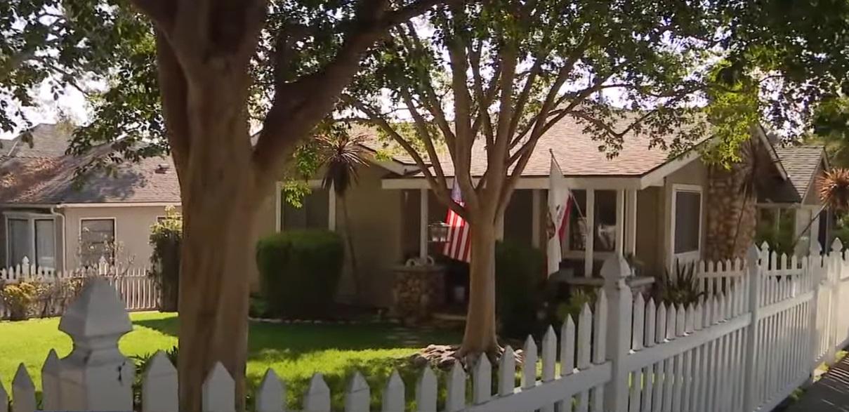 事發的獨立屋。(互聯網)