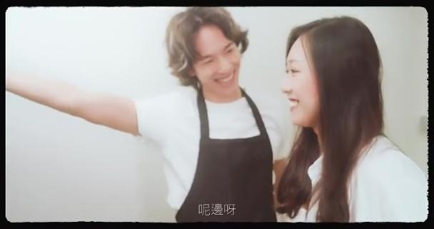 張明偉與許椅榕一齊拍片,又一齊為動畫重新配音,更不時PO出對方視角的照片,一同打卡。