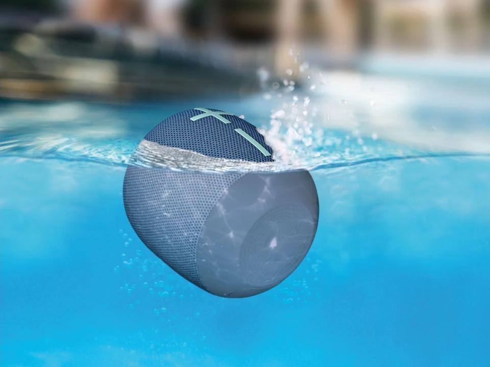 IP67防塵防水,可放在水上聽歌。