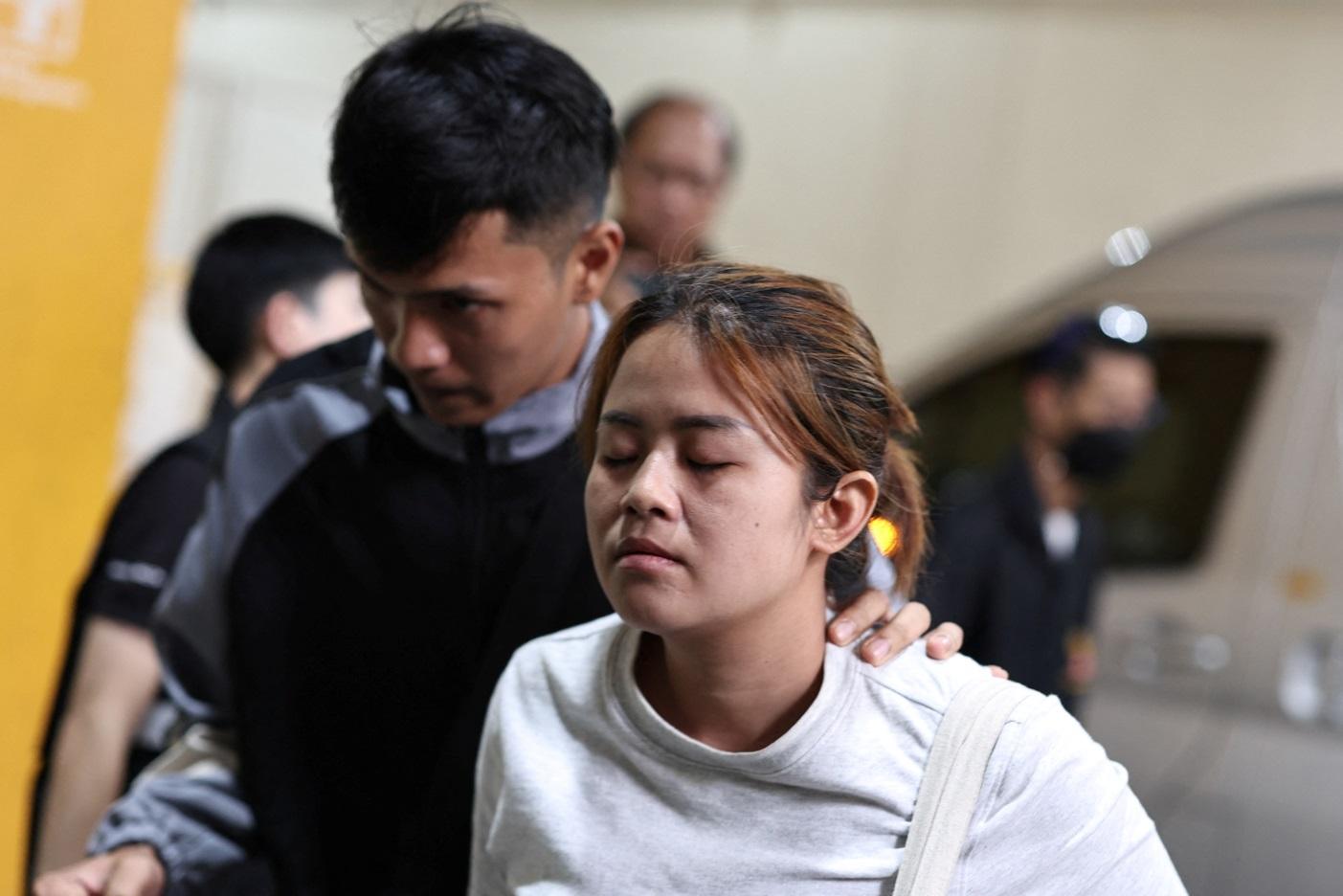 家屬周三抵達曼谷,協助辨認遺體。(路透社)