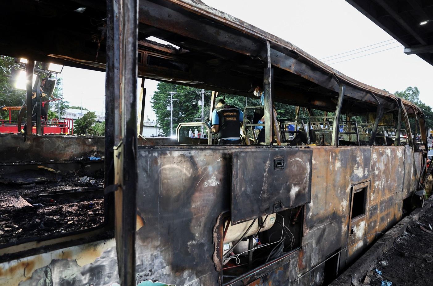 校巴燒成支架。(資料圖片)