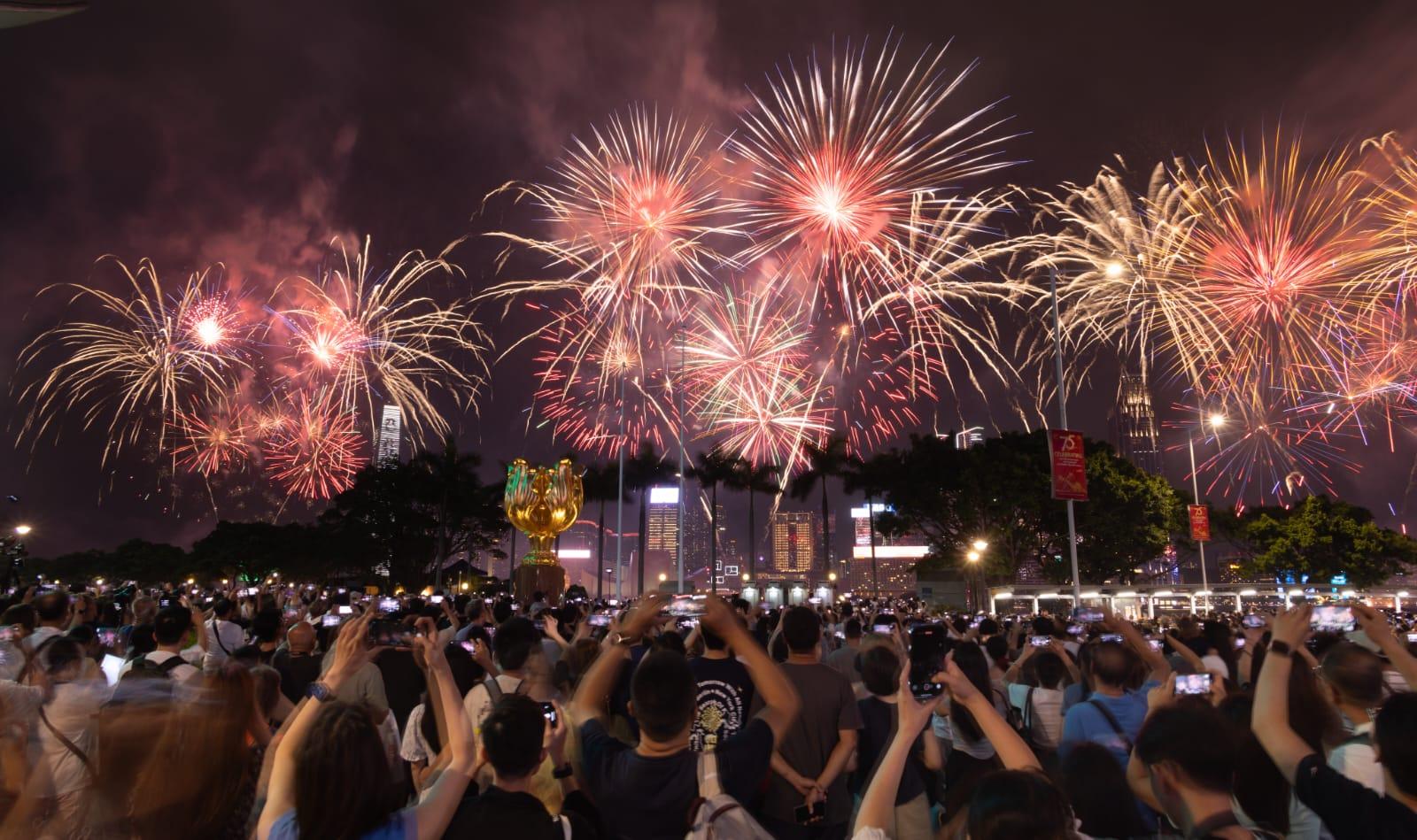 煙花匯演晚上上演。(蘇文傑攝)