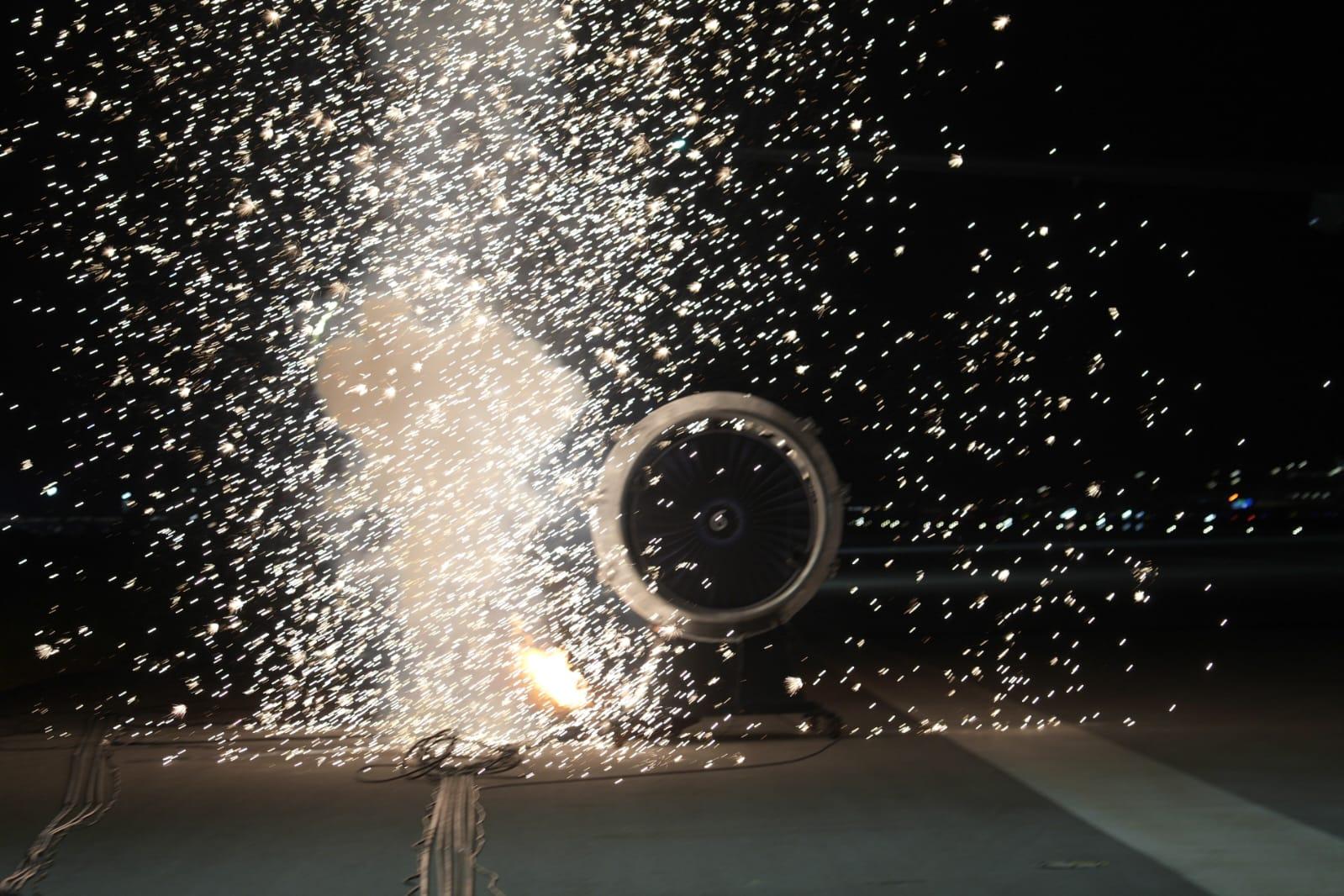 機場三條跑道計劃本年底前將全面投入運作,政府多個部門聯同公立醫院等機構超過1000名人員,首次在重新配置的中跑道,進行飛機事故及救援演習。