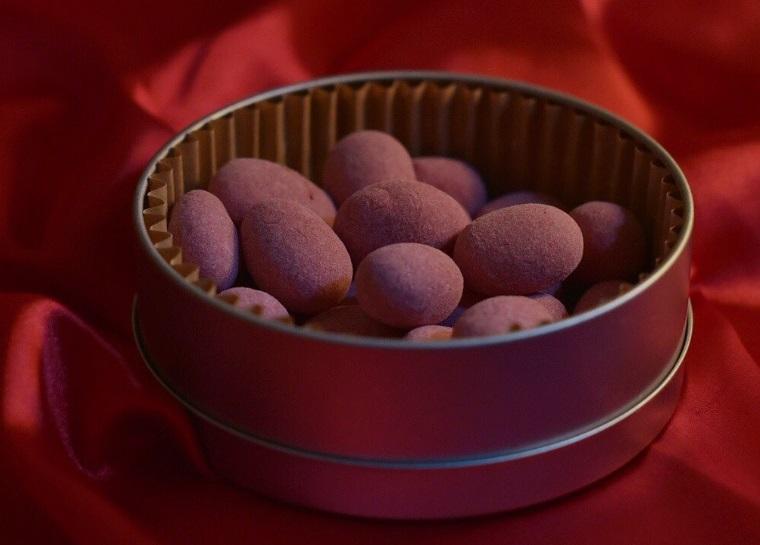 「CHEZ Tani」朱古力杏仁被指涉及事件。(互聯網)