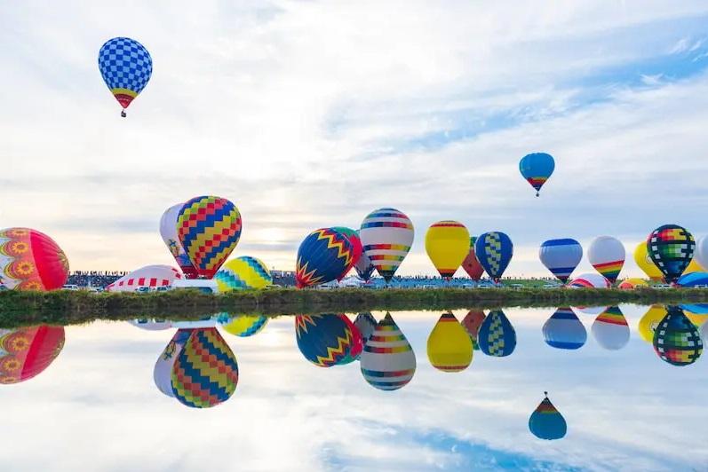 包尾的佐賀縣每年秋天都會舉辦國際盛事「佐賀國際熱氣球節」。(互聯網)
