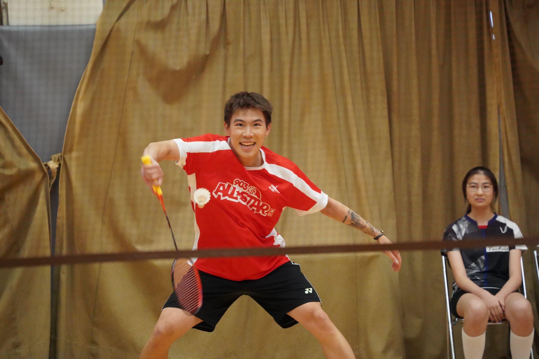 羽毛球港隊代表李卓耀壓軸登場,以特別嘉賓身份出戰表演賽。