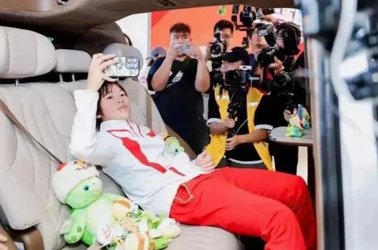 全紅嬋獲贈價值16萬人民幣的電動車。(微博圖片)