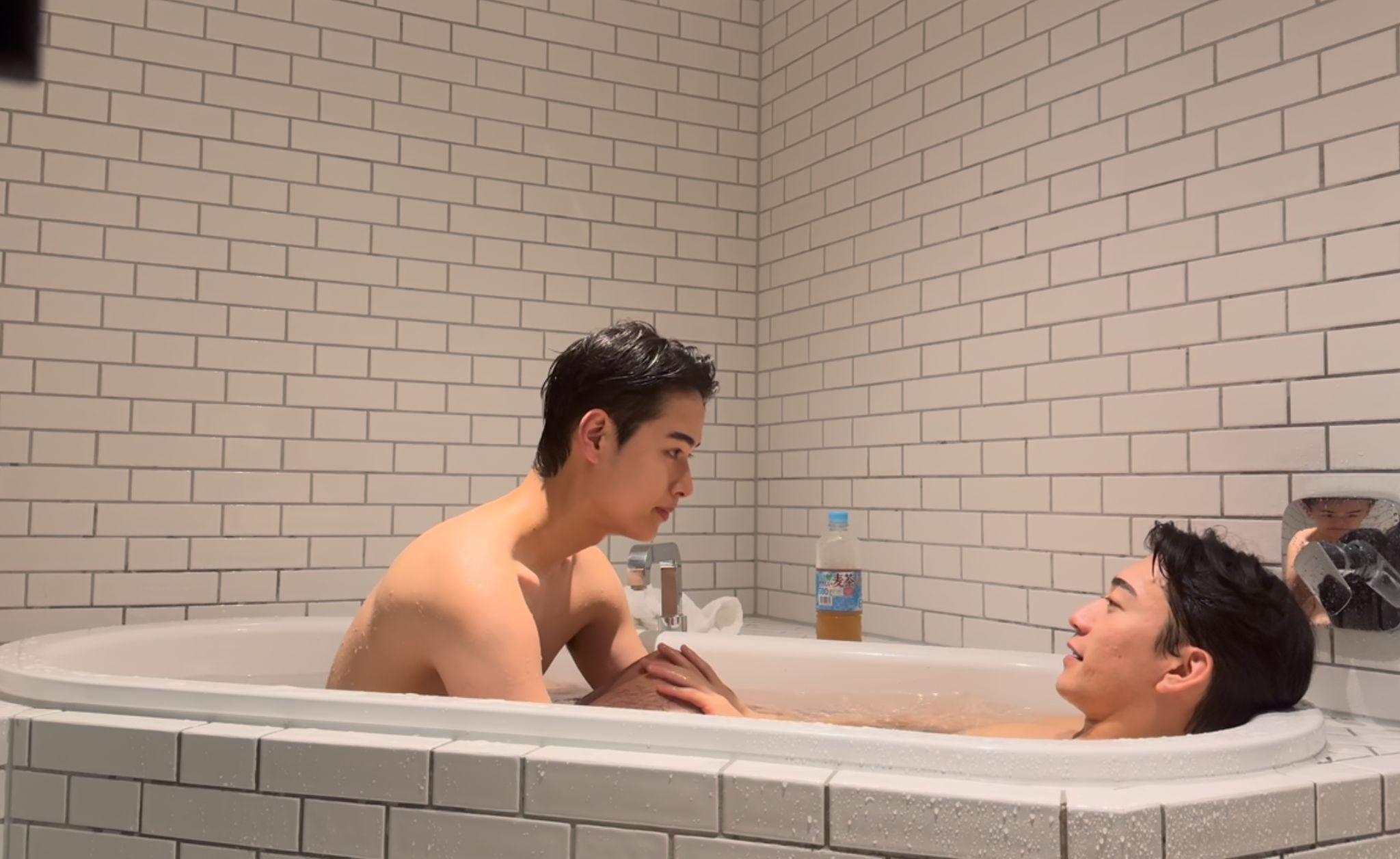 DAI與SHUN更甜蜜共浴。