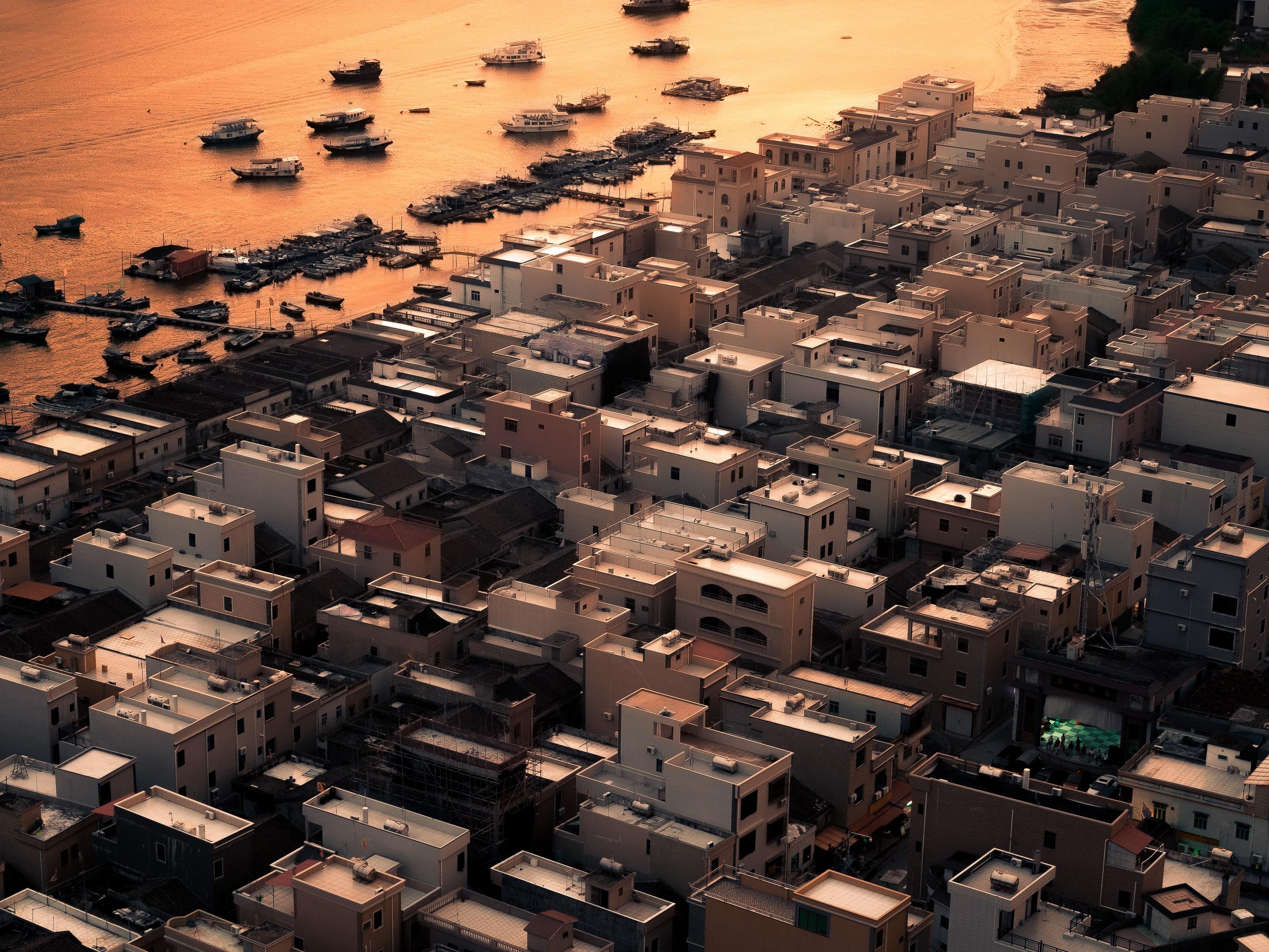 DJI Air 3S 70 mm鏡頭有3倍光學變焦,可拍更近鏡影像。