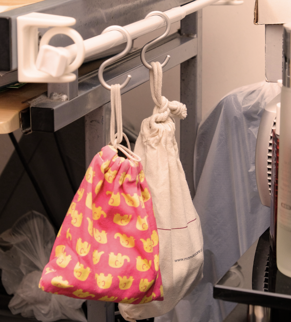 在不能打孔及沒有磁力的表面,可轉向圓環三角圈可能幫到你。