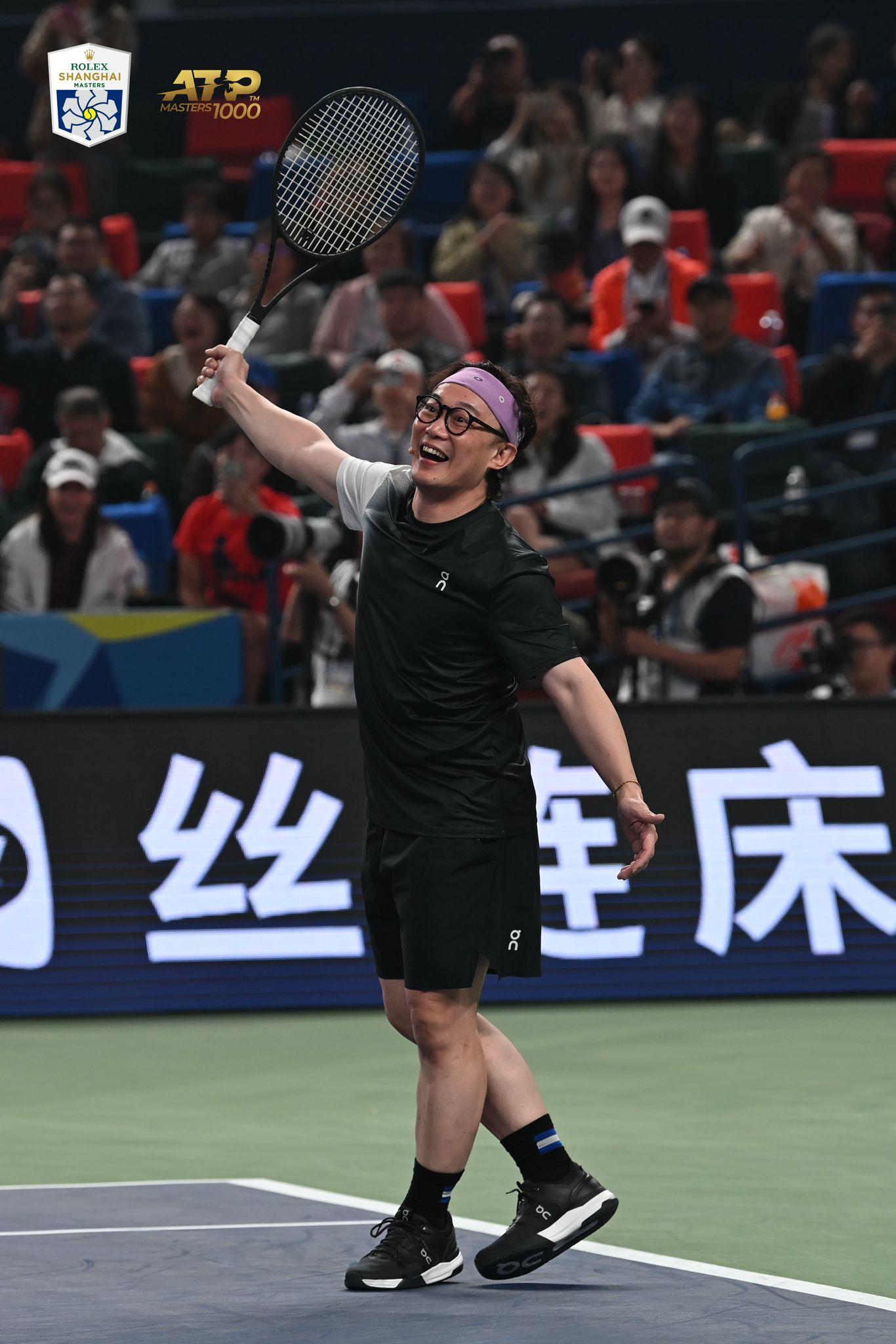 Eason見偶像費達拿變小粉絲,更遭囡囡取笑。