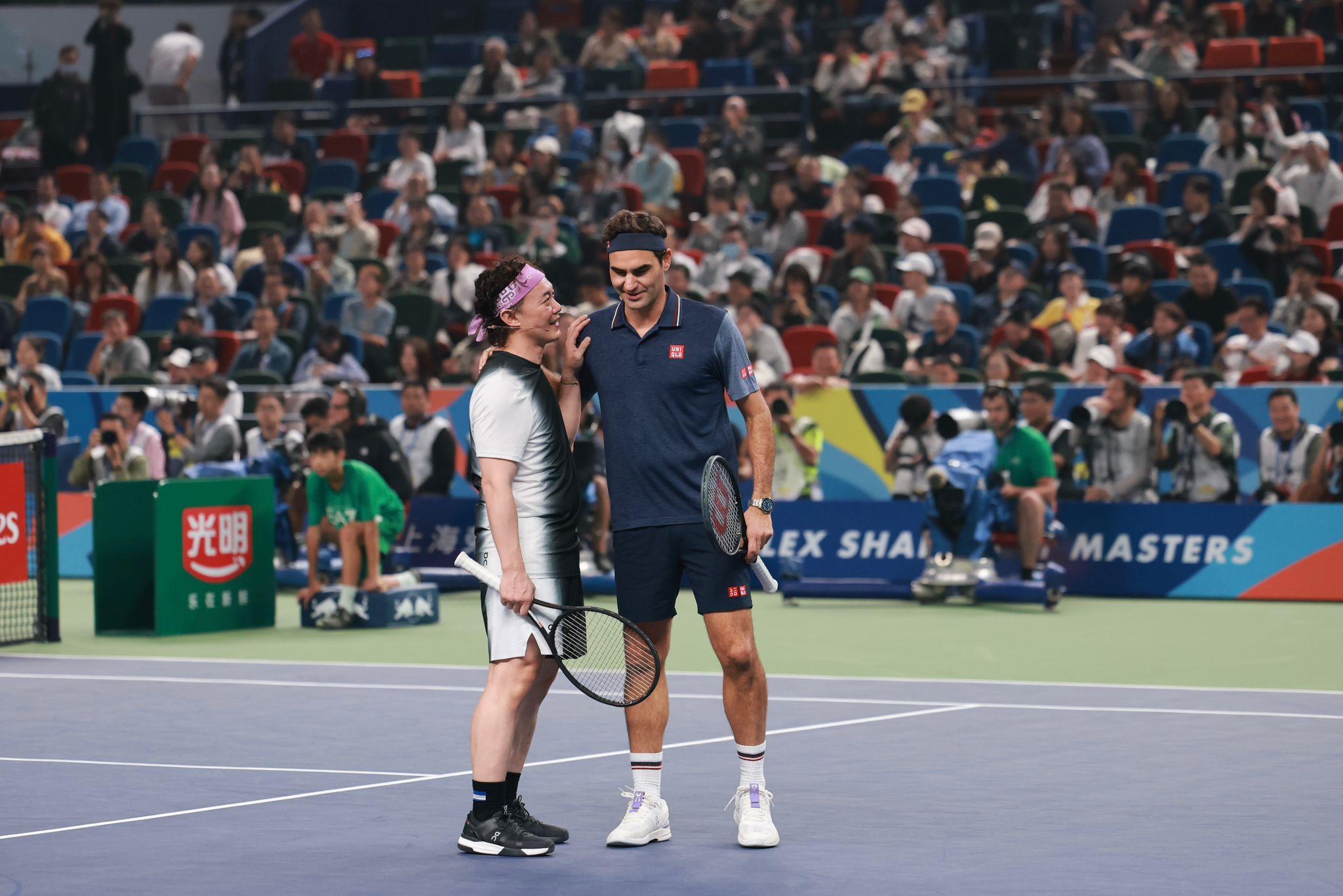 Eason昨日於上海參加大師賽,與偶像費達拿組隊。