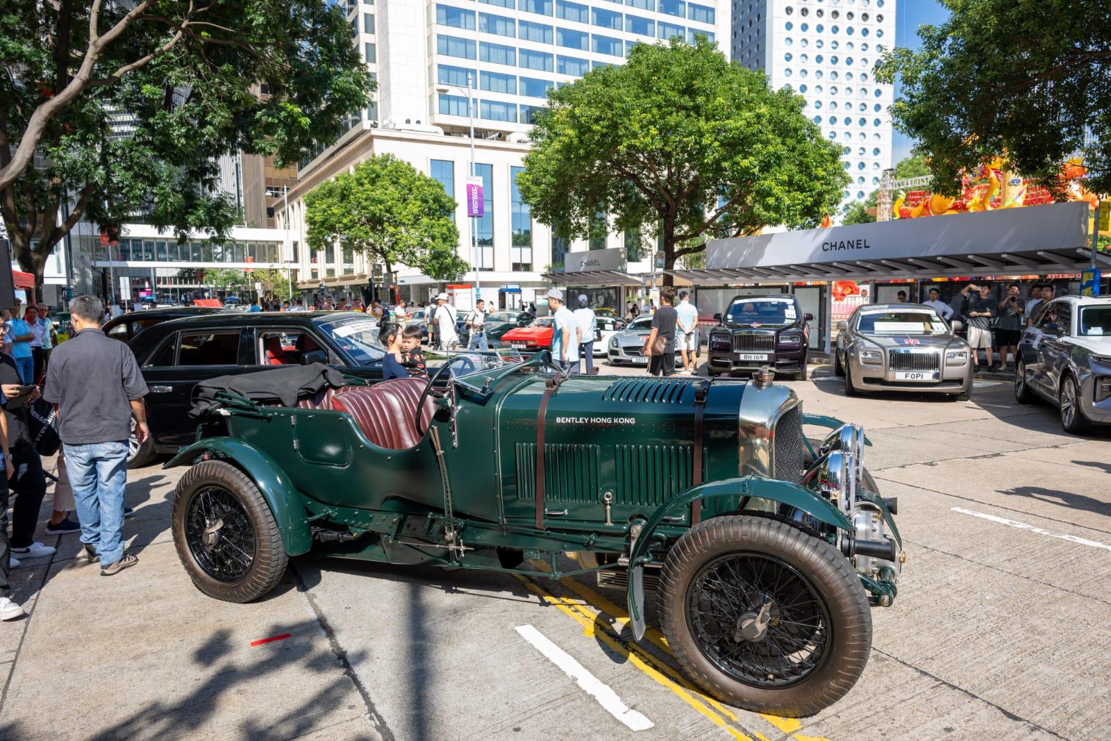 75輛名車巡遊賀國慶。(陳奕釗攝)