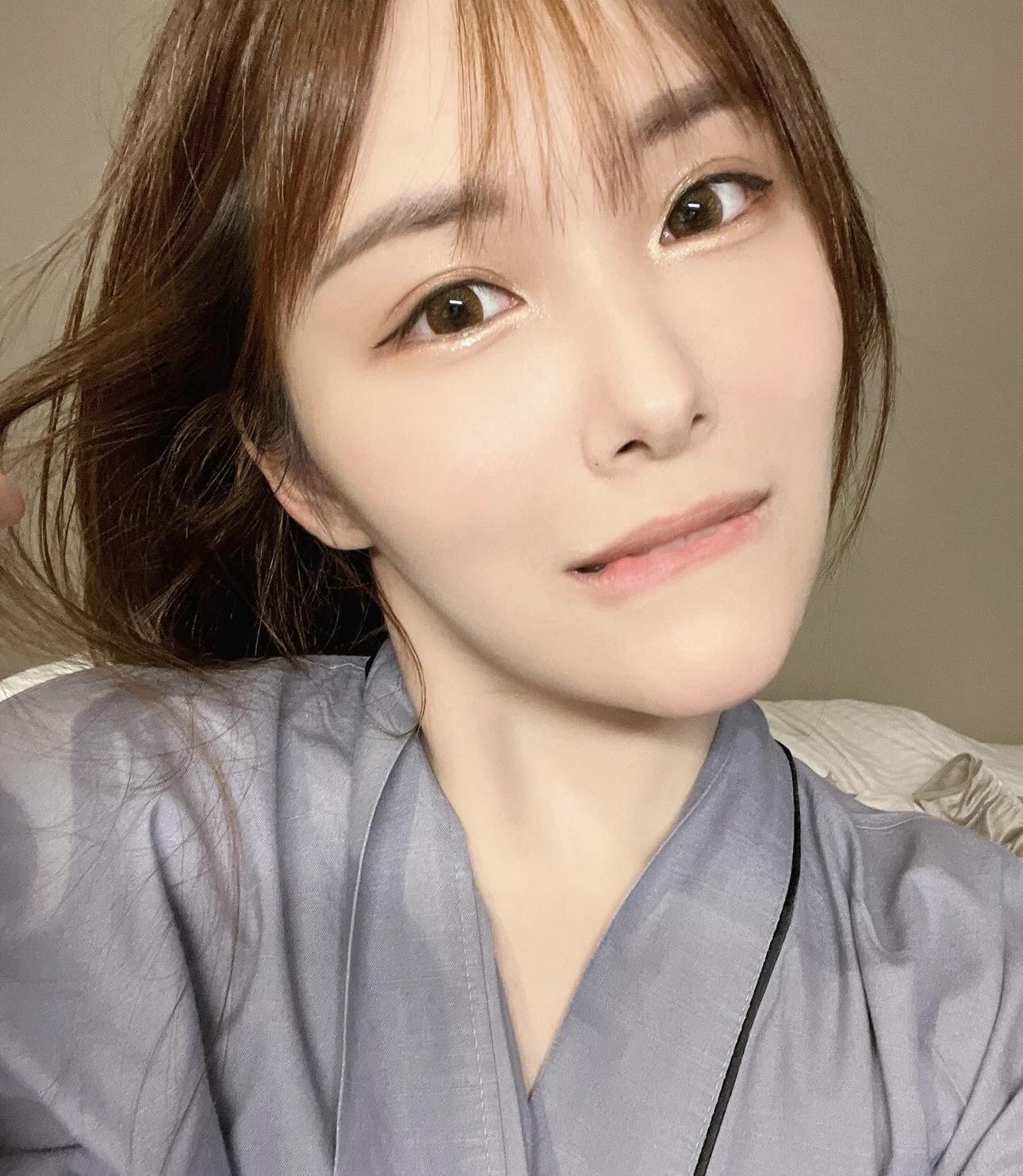 素海霖做出咬唇動作,更加是令人想入非非。