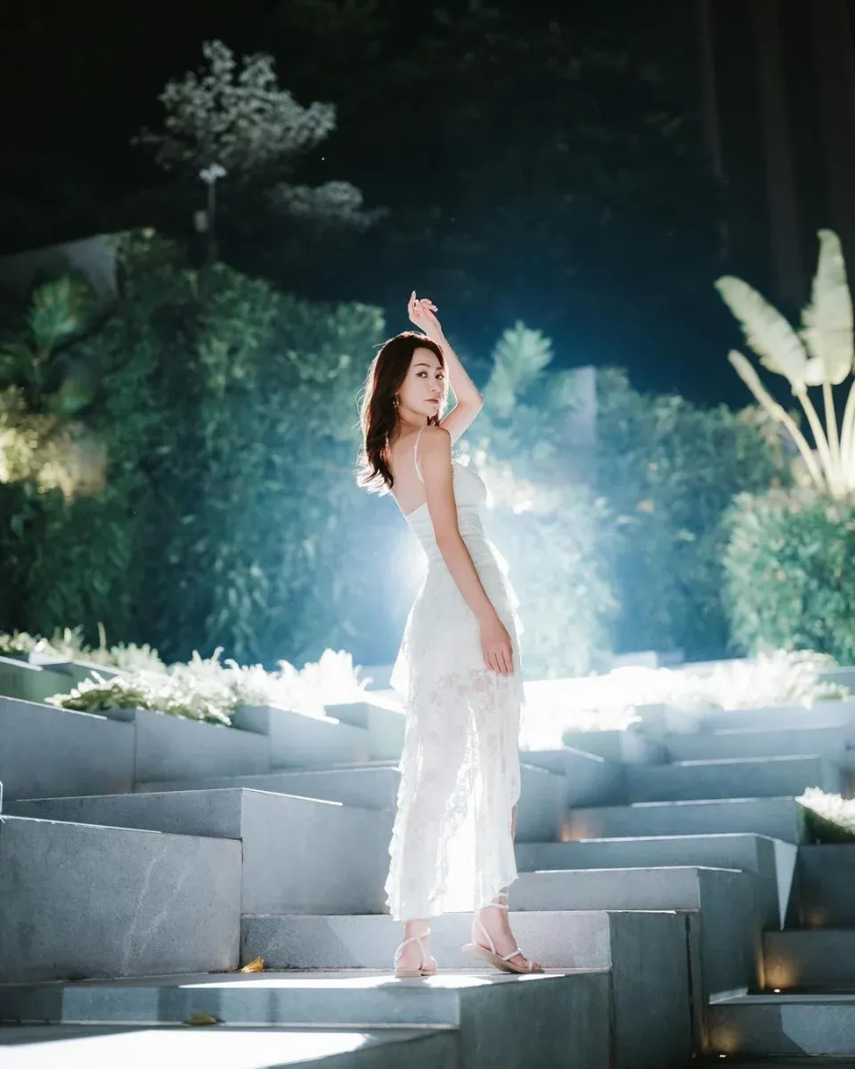 黃嘉雯分享唯美寫真大曬曲線身材及逆天長腿 網民大讚女神:要樣有樣 要腿有腿