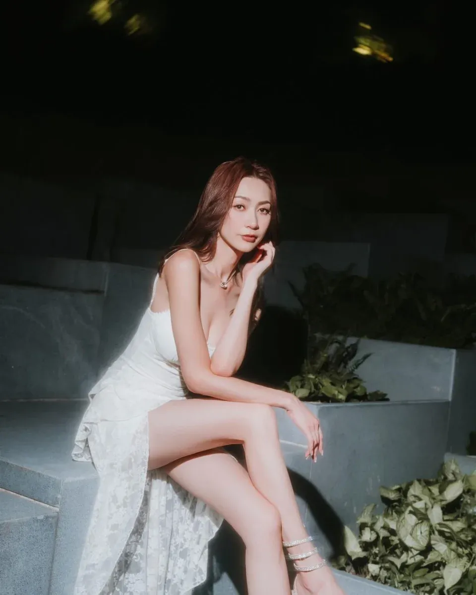 黃嘉雯分享唯美寫真大曬曲線身材及逆天長腿 網民大讚女神:要樣有樣 要腿有腿