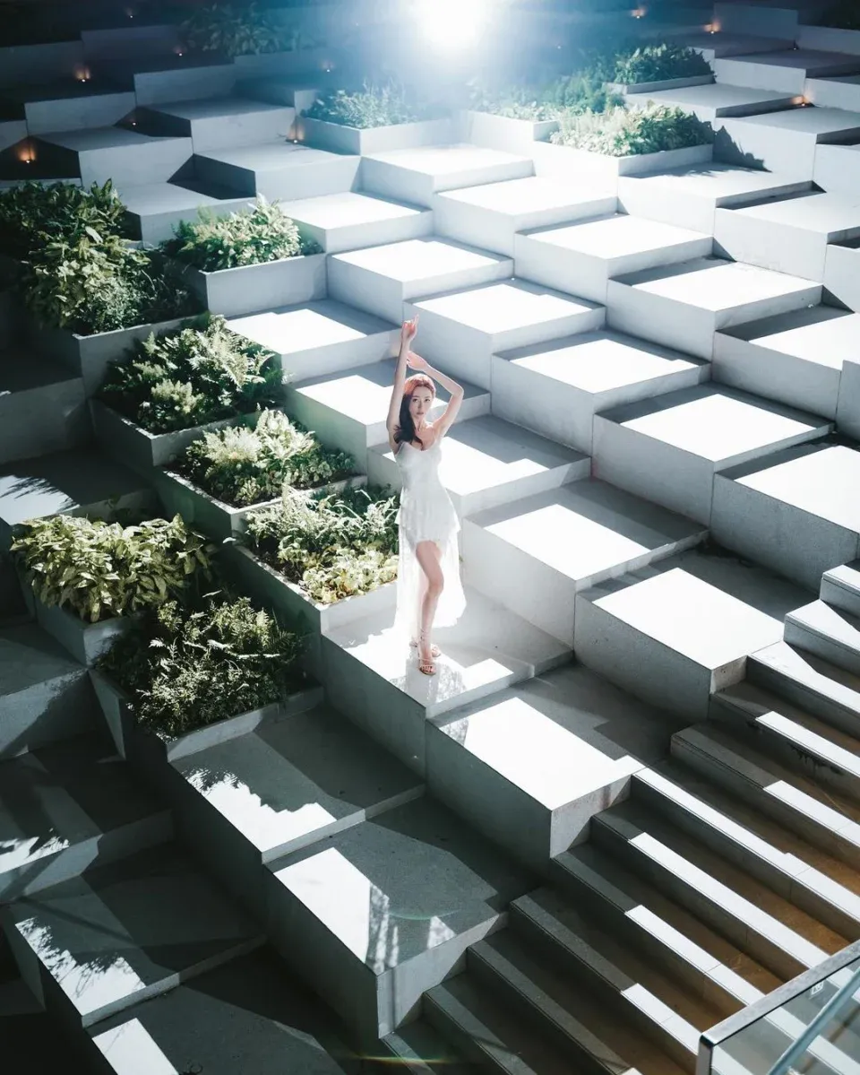 黃嘉雯分享唯美寫真大曬曲線身材及逆天長腿 網民大讚女神:要樣有樣 要腿有腿