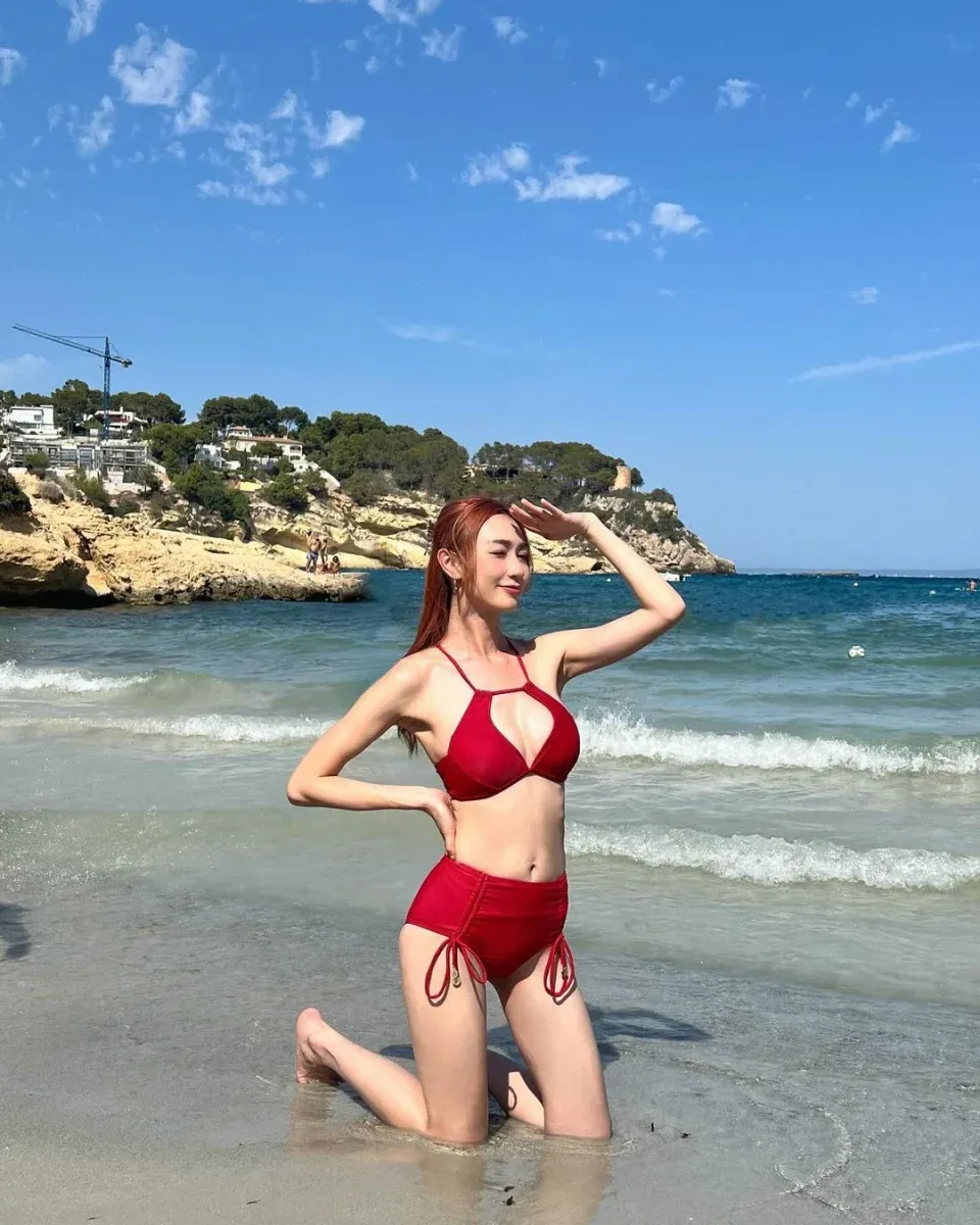 黃嘉雯分享唯美寫真大曬曲線身材及逆天長腿 網民大讚女神:要樣有樣 要腿有腿