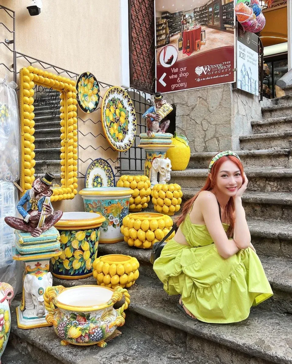 黃嘉雯分享唯美寫真大曬曲線身材及逆天長腿 網民大讚女神:要樣有樣 要腿有腿