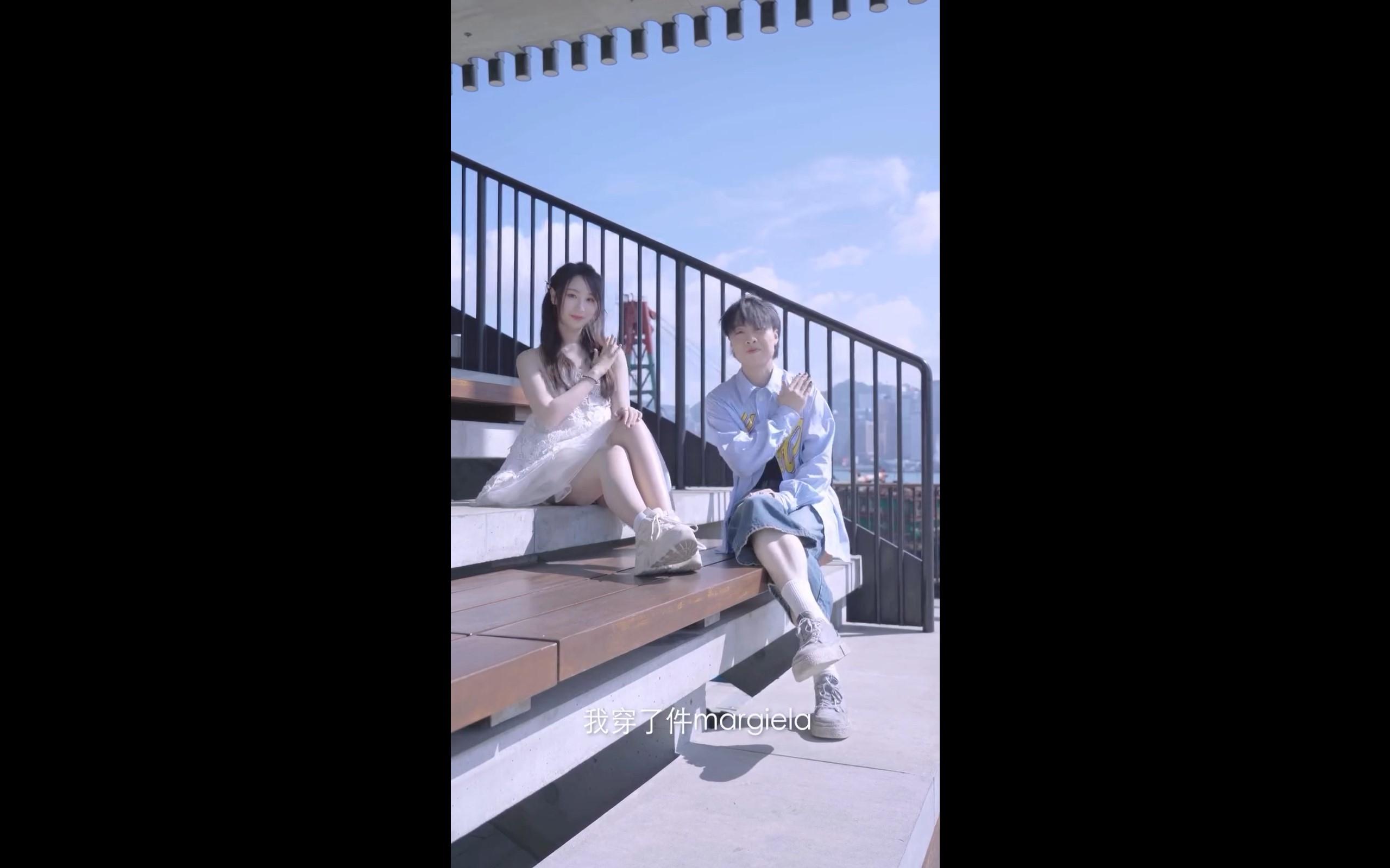 Windy於IG上載與獨立唱作人Goo Chan,一起跳手勢舞的表演片段。