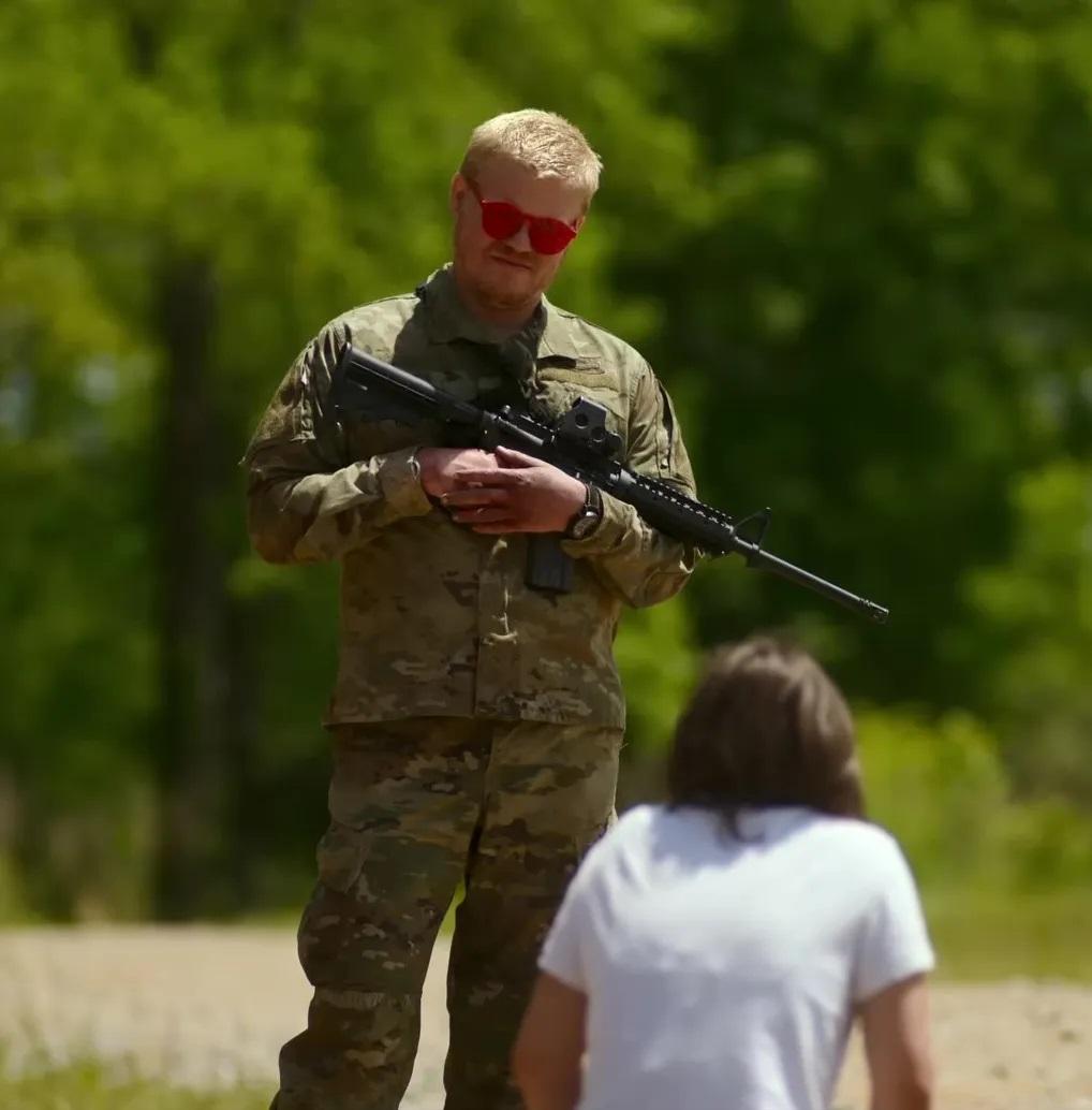 Jesse Plemons對自己演的角色感到很羞恥。