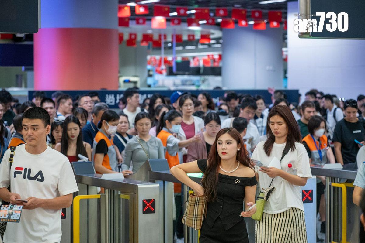 本港剛過去的十一黃金周,有不少旅客來港。(資料圖片/陳奕釗攝)