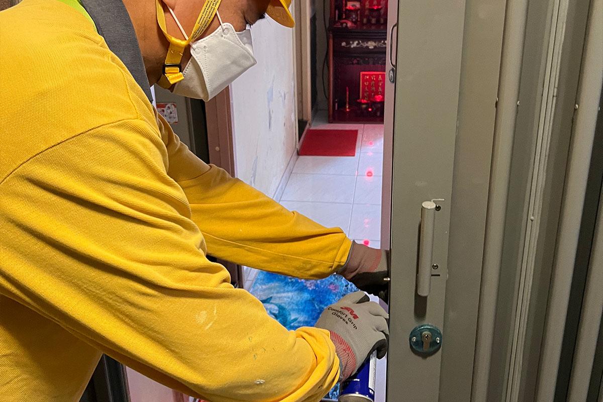 房屋署表示,轄下有兩項計劃協助公屋租戶跟進單位維修保養事宜。(房委會FB)