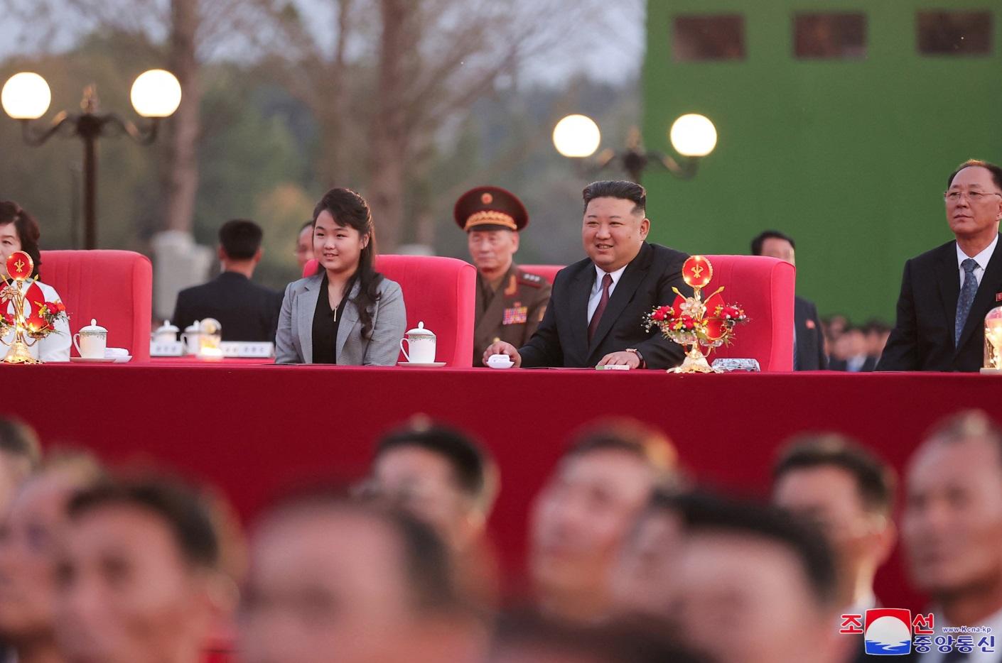 金主愛多次陪同父親金正恩出席公開活動。(資料圖片)