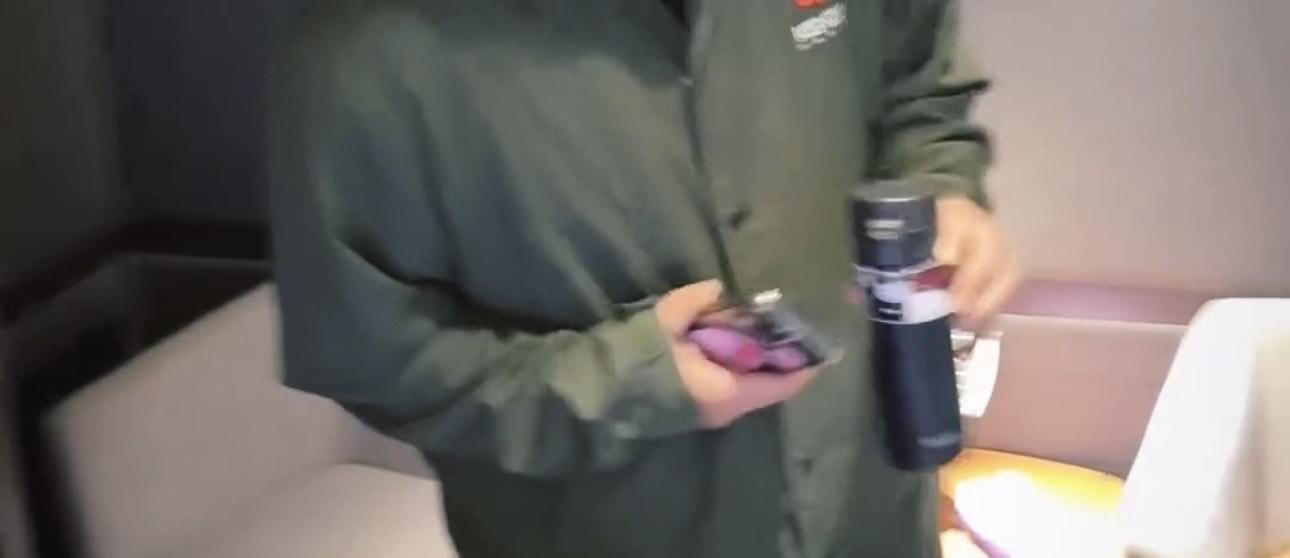 姜濤唱歌時大部分時間也不見樣。