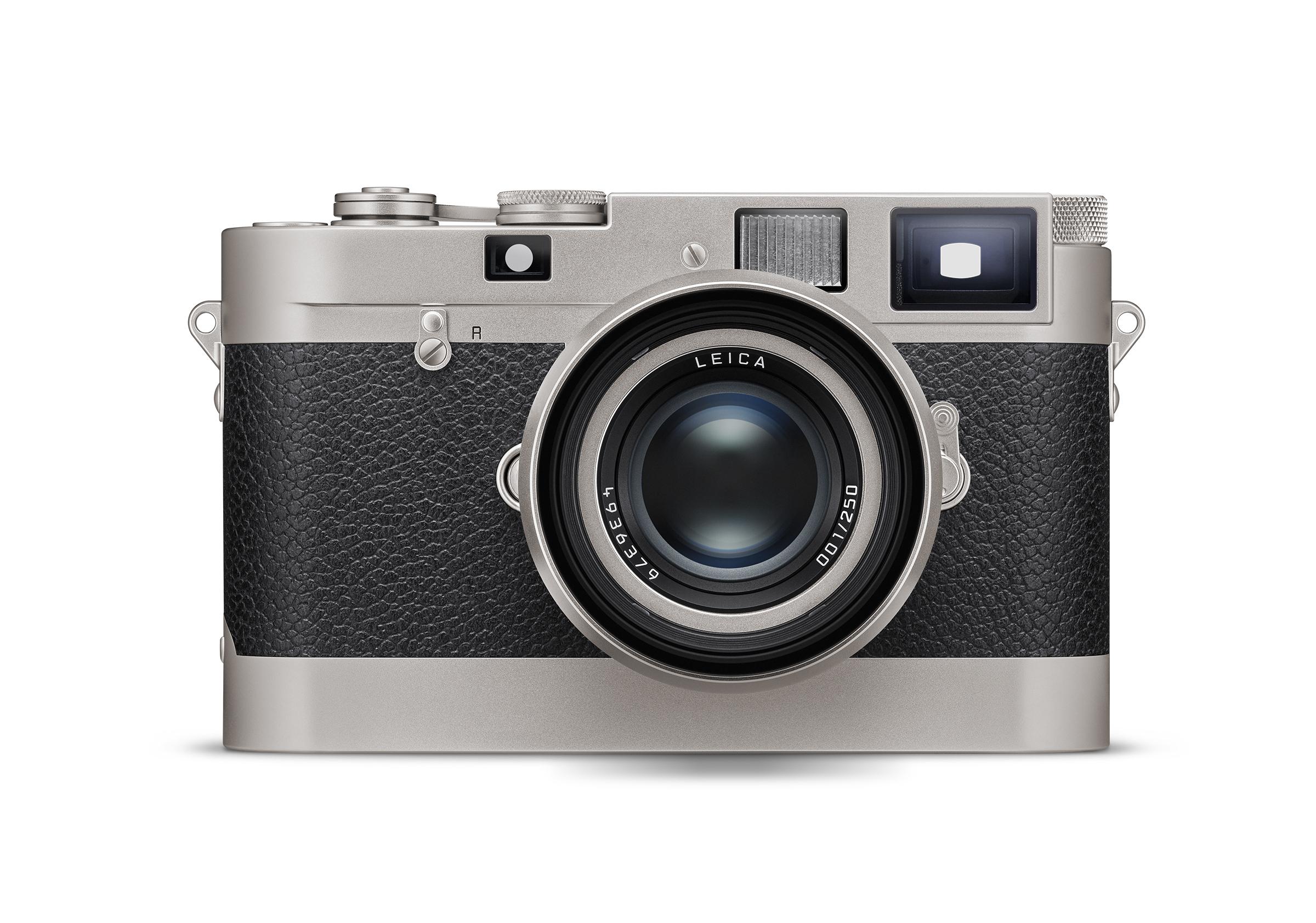 Leica M 70週年紀念版相機只有250部,鉑金鍍膜優雅經典。