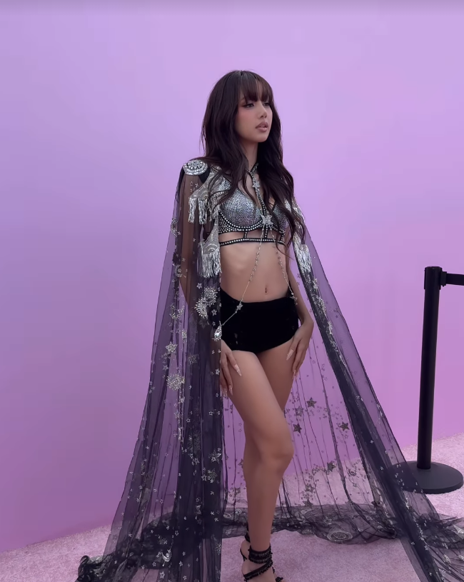 BLACKPINK泰籍成員Lisa為盛會站台表演。