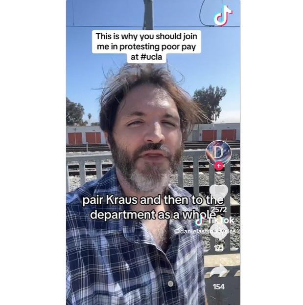 麥基翁教授在TikTok上傳影片,講述自身困境。(互聯網)