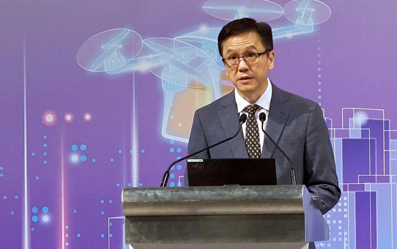 孫東表示,智慧出行與生活是智慧城市發展的關鍵領域,政府一直與相關技術研究中心等緊密合作。(港台圖片)