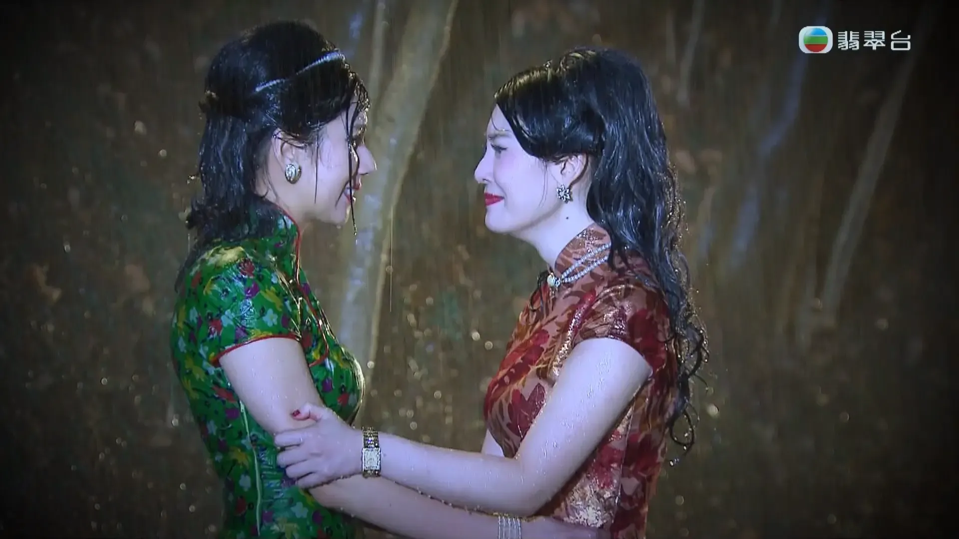 《金宵大廈》重播,最新單元《異夢》有阮兒跟尹詩沛扮同性戀者。