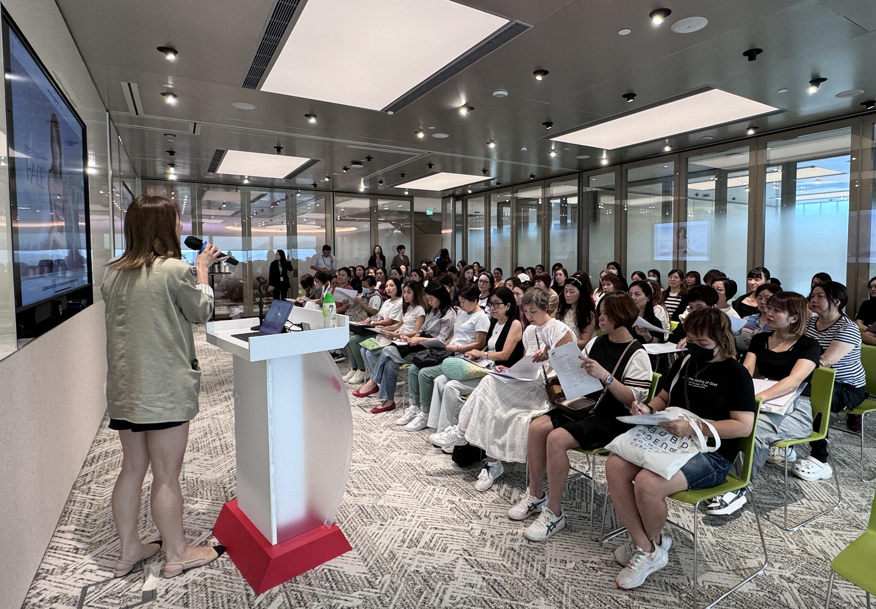 「perFACE」稱集團正安排「舒適堡」原有的700多名僱員進行面試,現已聘請約200人留任。(醫美集團提供)