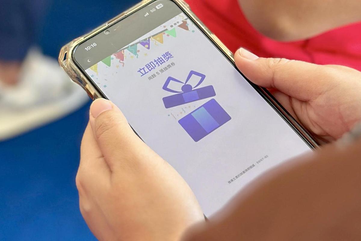 警方「全城反詐大抽獎」抽獎活動,開始3小時已送出過百份獎品。(FB專頁「CyberDefender守網者」)