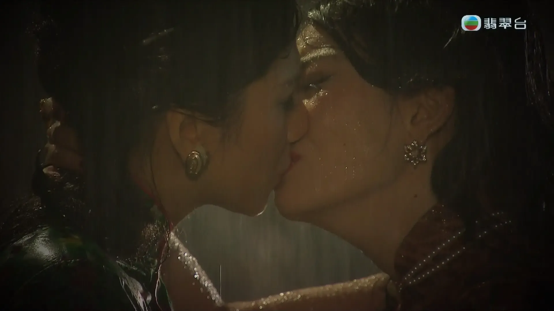 《金宵大廈》重播,最新單元《異夢》有阮兒跟尹詩沛扮同性戀者。