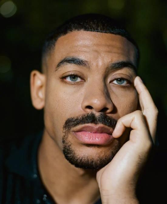 John Stewart選角經過激烈競爭,最終在Aaron Pierre和Stephan James之間二選一。兩人經過試鏡,並分別與Kyle Chandler對戲,最終由Aaron Pierre拿下這個重要角色。