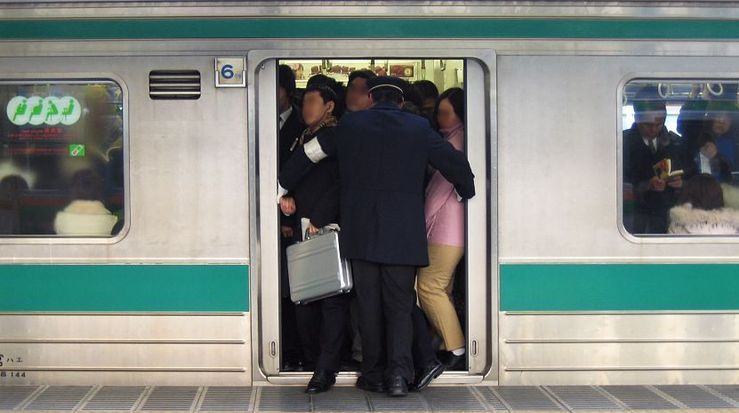 日本電車癡漢問題,據報有變本加厲之勢。(互聯網)