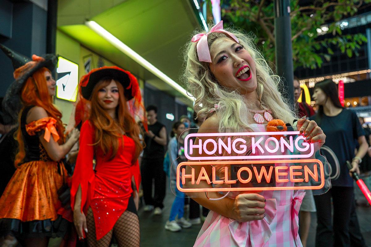 旅發局在銅鑼灣百德新街舉行「快閃」表演。