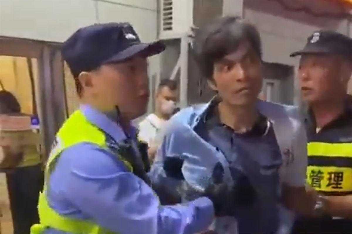 民警趕至將兇徒制服。(網上片段截圖)