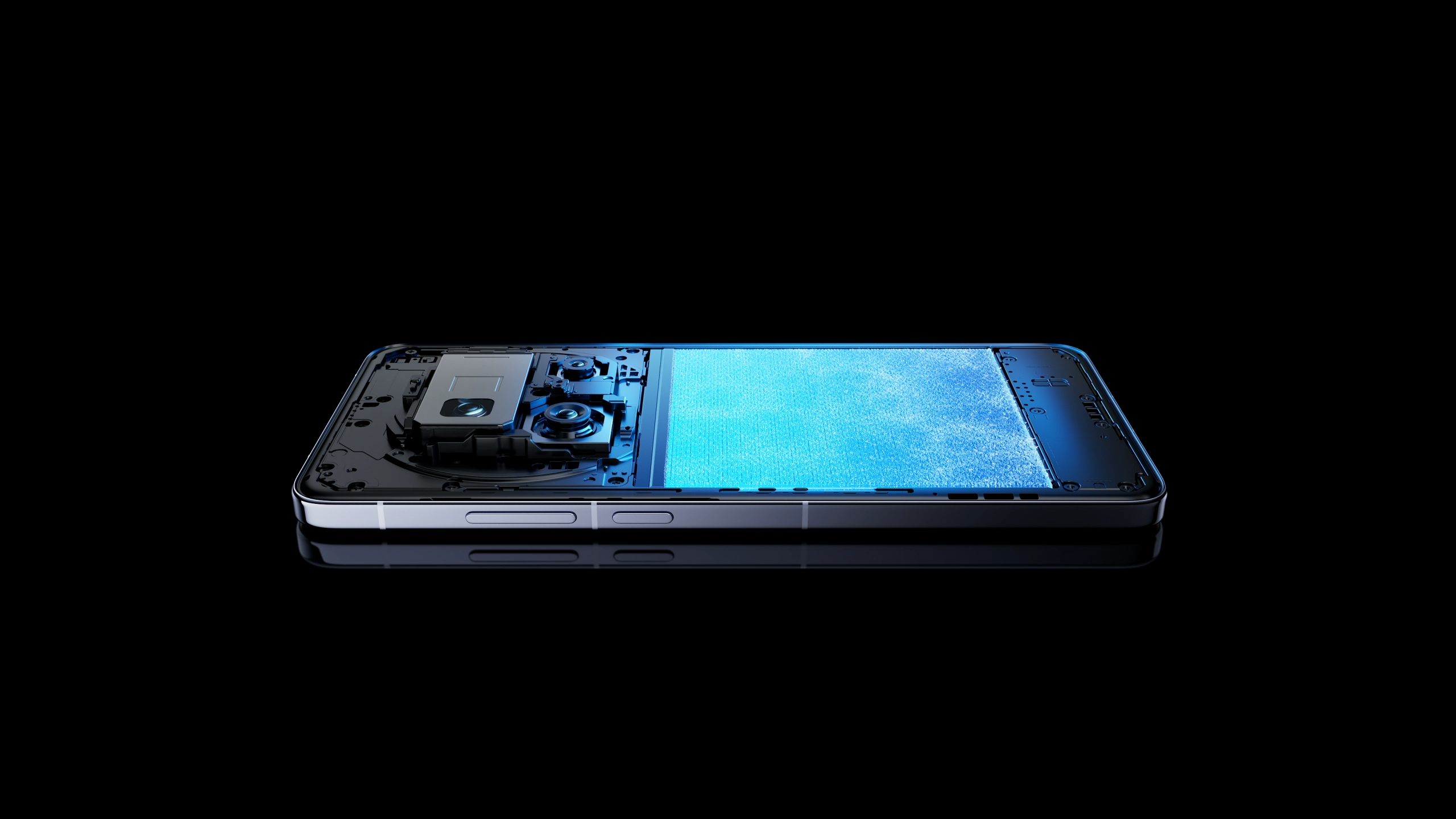 vivo X200 Pro內置6000mAh藍海電池,普通版及Pro Mini容量則為5800mAh及5700mAh。