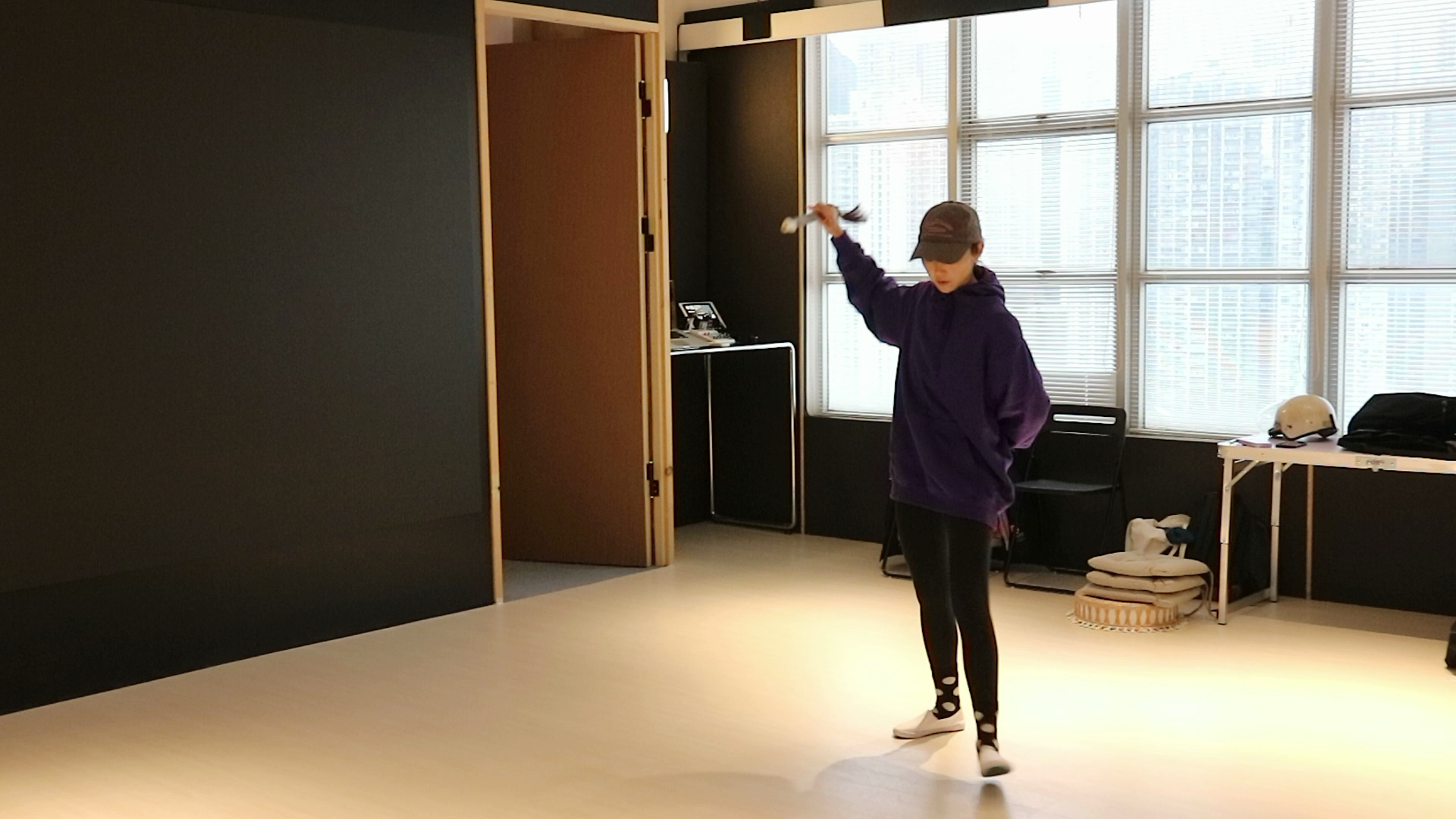 Michelle 坦言最難的是拋劍,更險些破相。