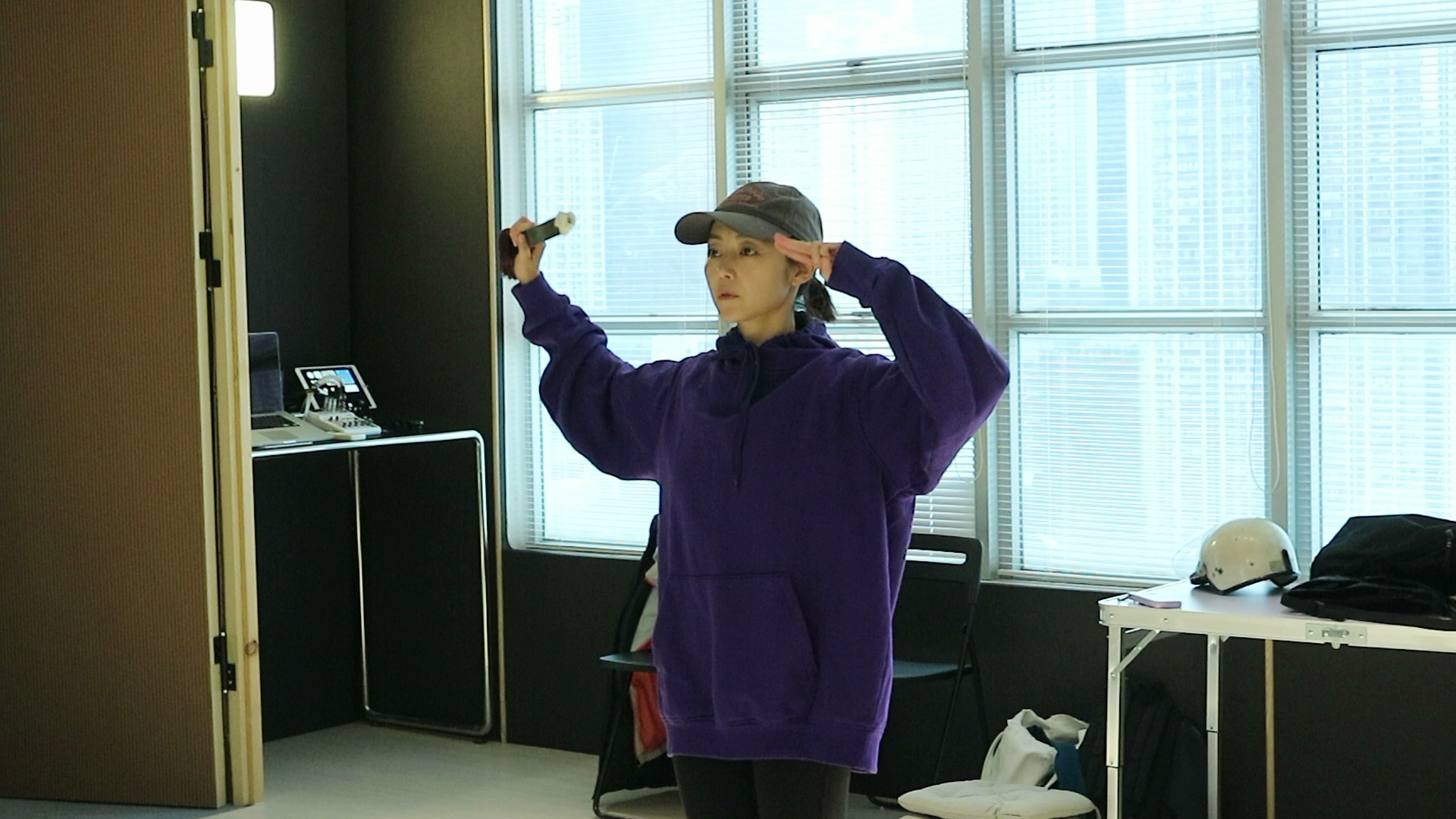 Michelle 坦言最難的是拋劍,更險些破相。