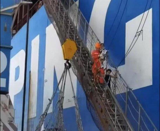 撤僑人員抵達塞浦路斯,準備下船 (影片截圖)