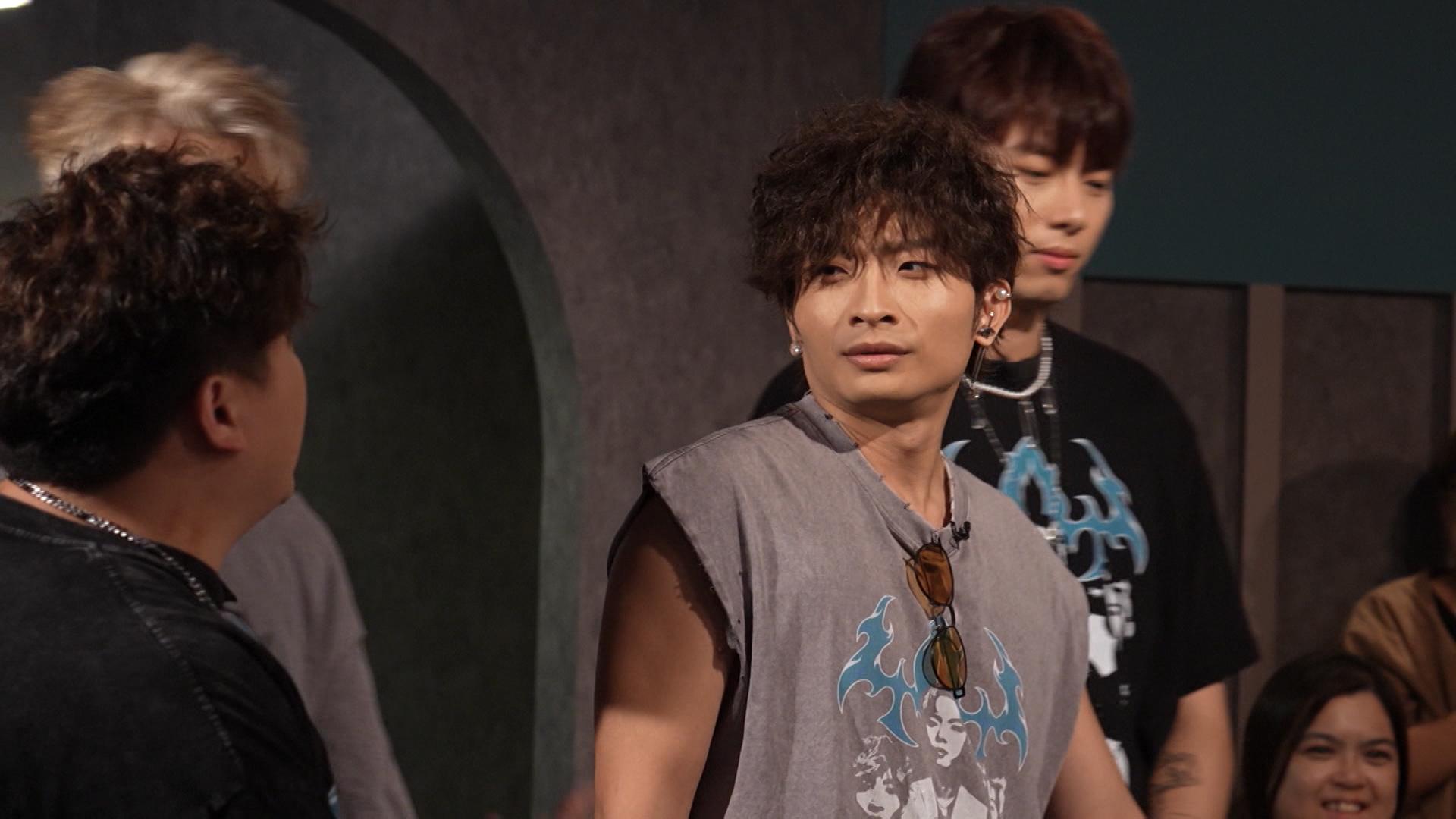 「死腳膠」主音Titanic (Dee)