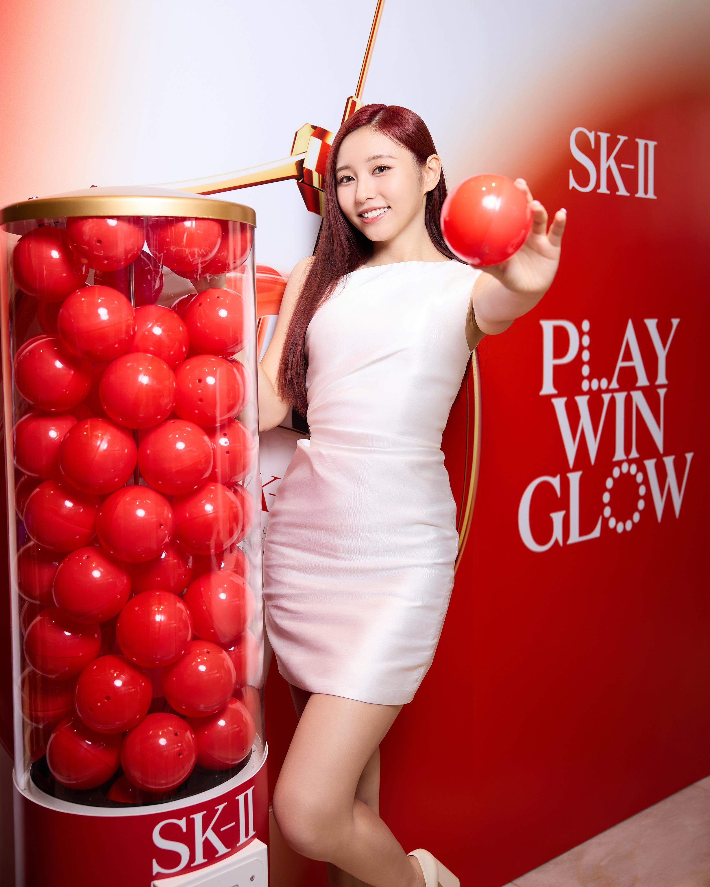 「SK-II ARCADE晶透光采世界」特設聖誕扭蛋機