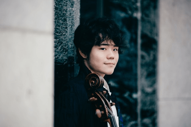 上野通明曾是2009年《柴可夫斯基國際青年音樂家大賽》冠軍、2010年《羅馬尼亞國際音樂大賽》冠軍及特別獎、2014年《布拉姆斯國際音樂大賽》冠軍。獲獎無數,